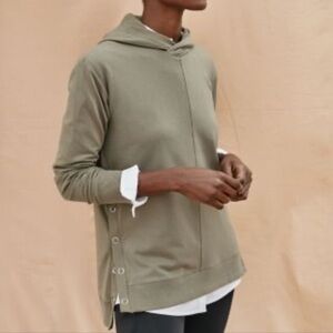 Garnet Hill Super Soft Hooded Snap Side Top In Sage size M